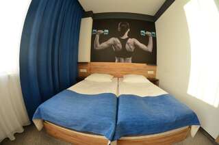 Отель Hotel Scout Ченстохова Улучшенный двухместный номер с 2 отдельными кроватями-1